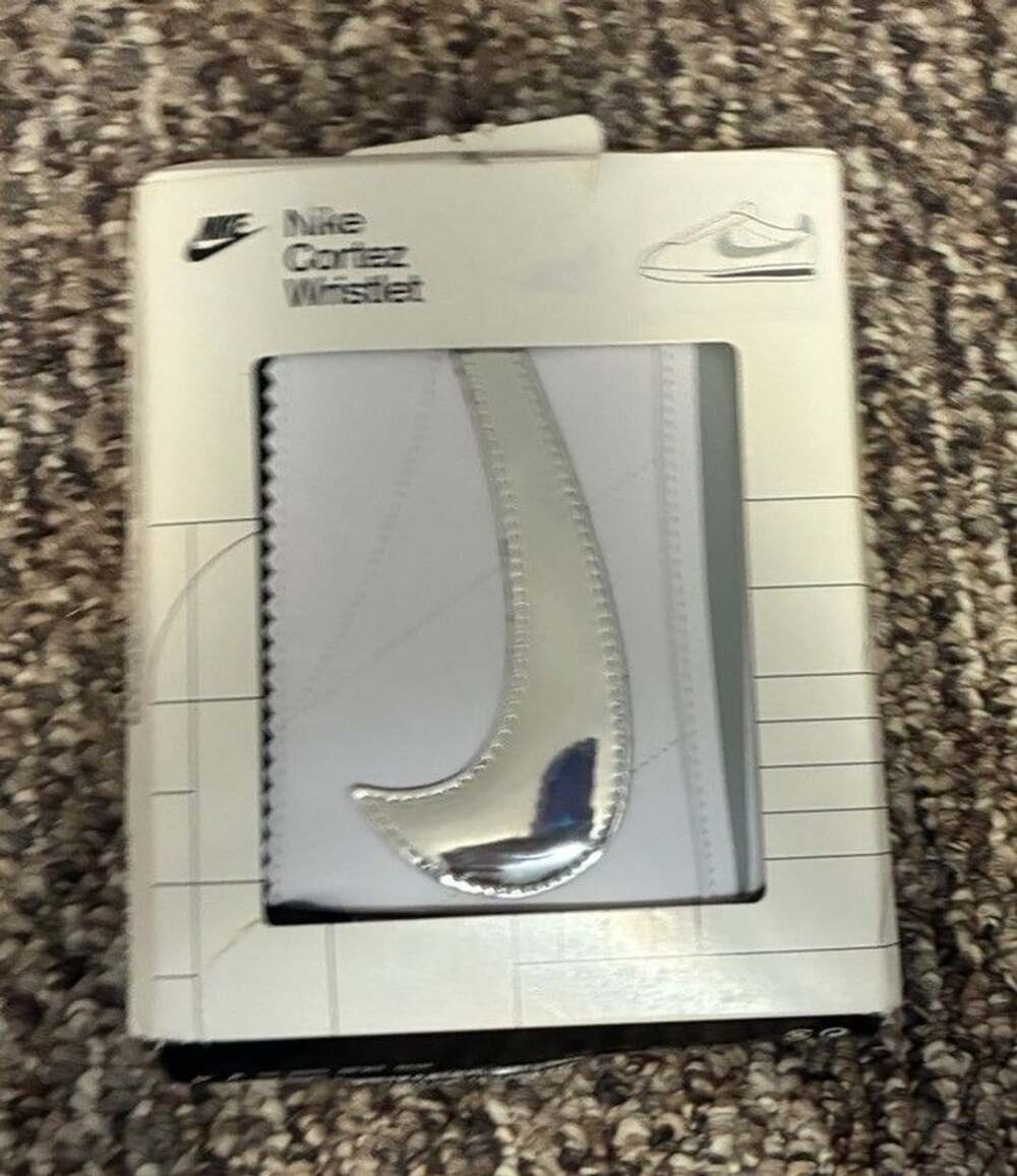 NWT Nike Icon Cortez Wristlet Bag Clutch white/metallic 5.5" x 4.5" Unisex A25